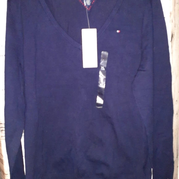 Tommy Hilfiger ladies top - Picture 3 of 4